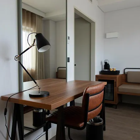 Hotel Ibis Styles Lisboa Aeroporto 4*